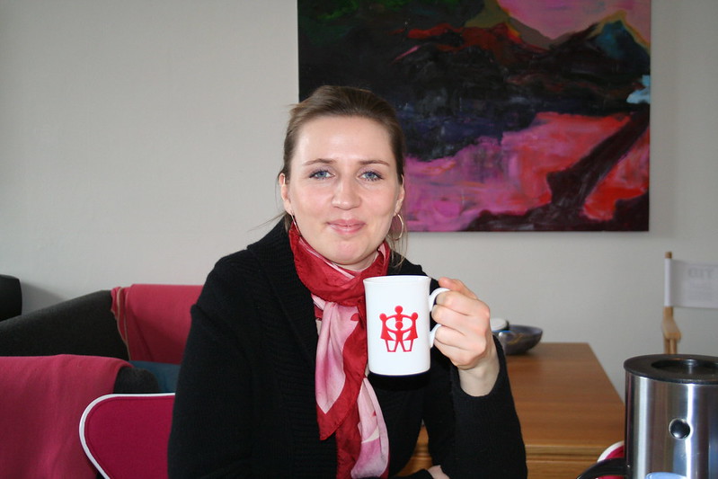 Mette Frederiksen Dänemark - Jakob Horn Mette Frederiksen Beskæftigelsesminister Mette Frederiksen drikker kaffe. - CC BY 2.0